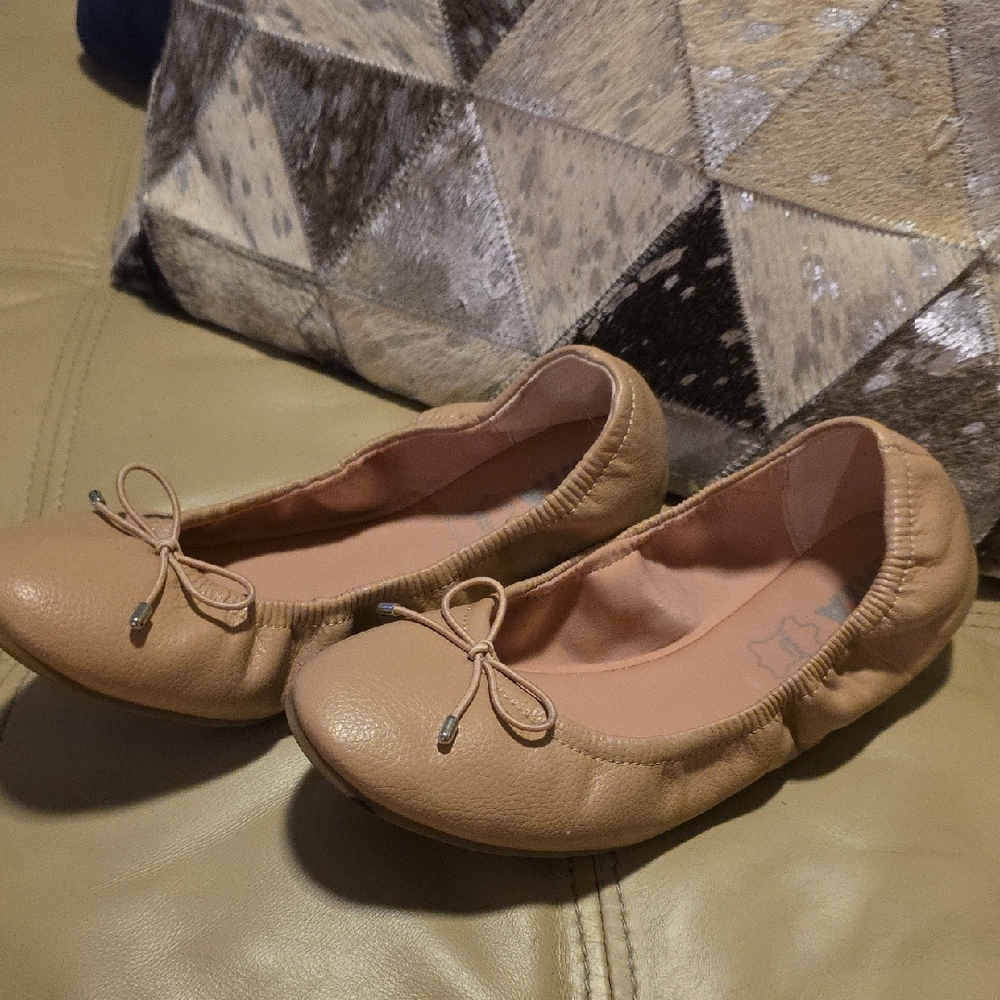 Chic Pale Pink Leather Ballet Flats